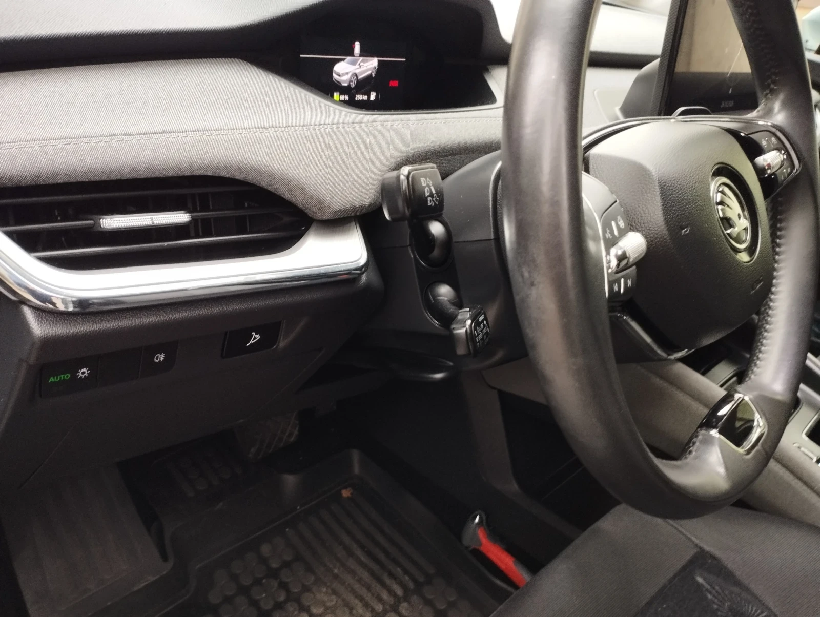 Skoda Enyaq, снимка 10 - Автомобили и джипове - 56658220