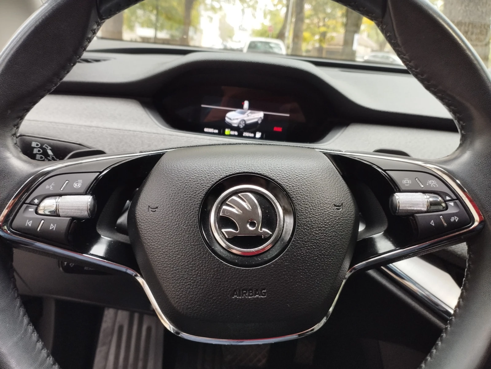 Skoda Enyaq, снимка 11 - Автомобили и джипове - 56658220