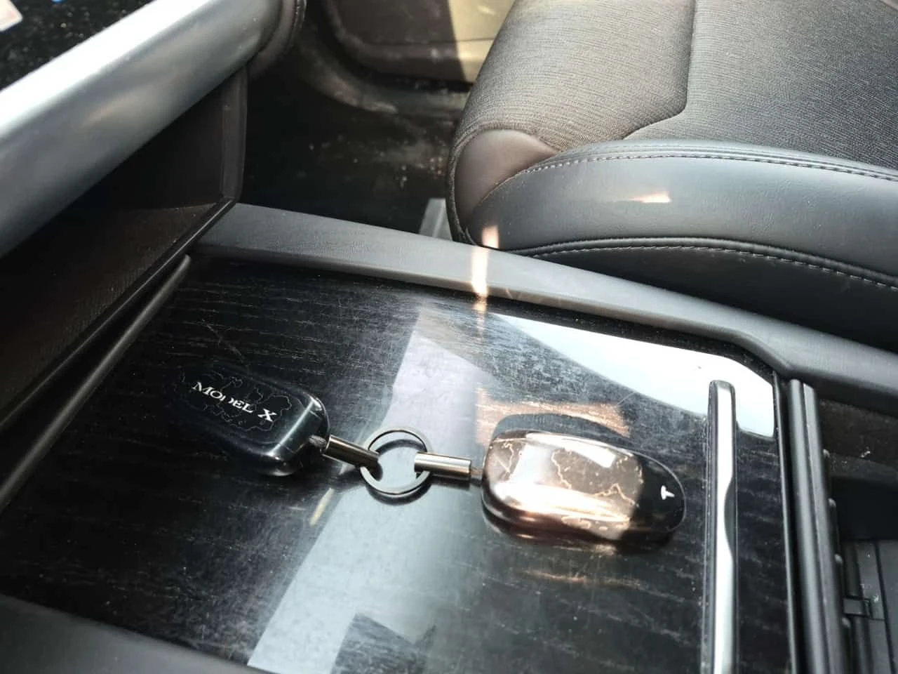 Tesla Model X 75D| PANO| KEYLESS GO| 2 КЛЮЧА| 7 МЕСТЕН| , снимка 17 - Автомобили и джипове - 54291925