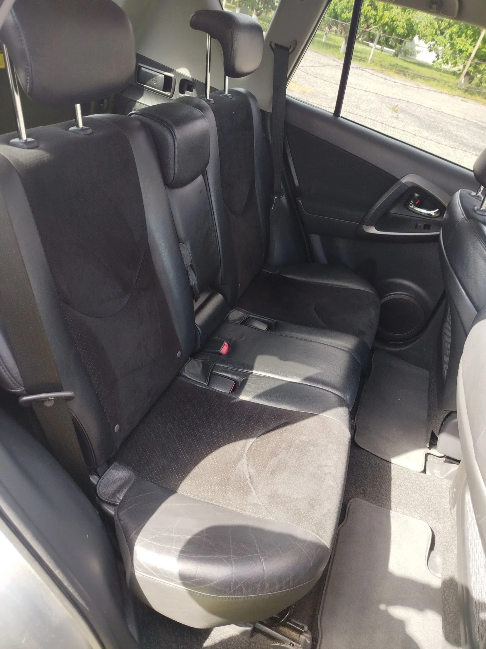 Toyota Rav4 2.2 d-cat, снимка 11 - Автомобили и джипове - 54542010