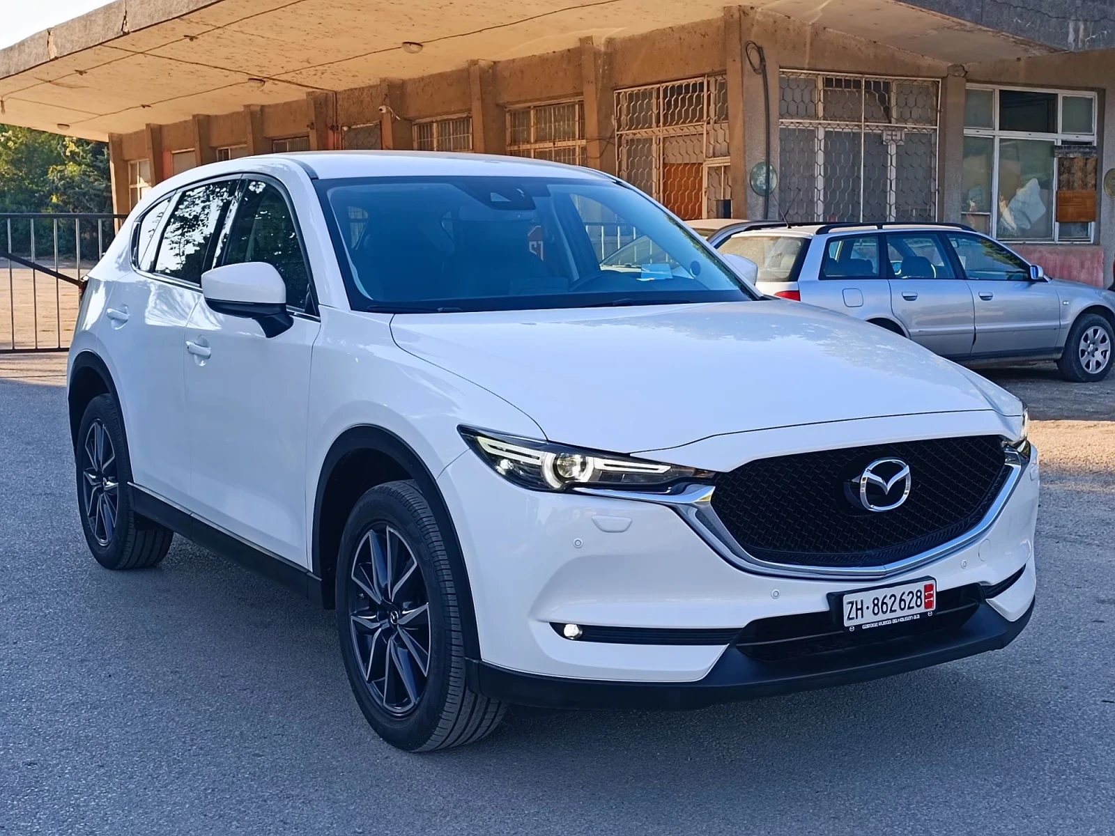 Mazda CX-5 2.5i-192кс-ШВЕЙЦАРИЯ-АВТОМАТ-4Х4-NAVI-KEYLESS, снимка 2 - Автомобили и джипове - 54902719