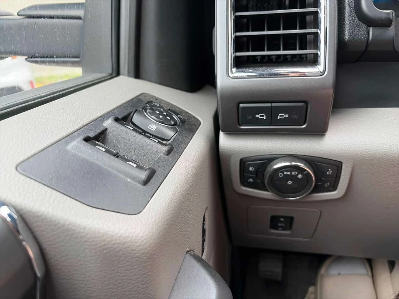 Ford F150 * 4WD SuperCrew* АВТОКРЕДИТ БЕЗ ПЪРВОНАЧАЛНА ВНОСК, снимка 12 - Автомобили и джипове - 55674169