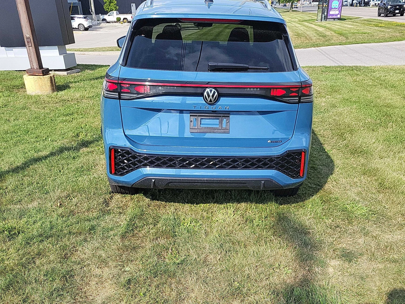 VW Tiguan Highline R Line/360/DIS/Harman Kardon/CARFAX, снимка 4 - Автомобили и джипове - 55812227
