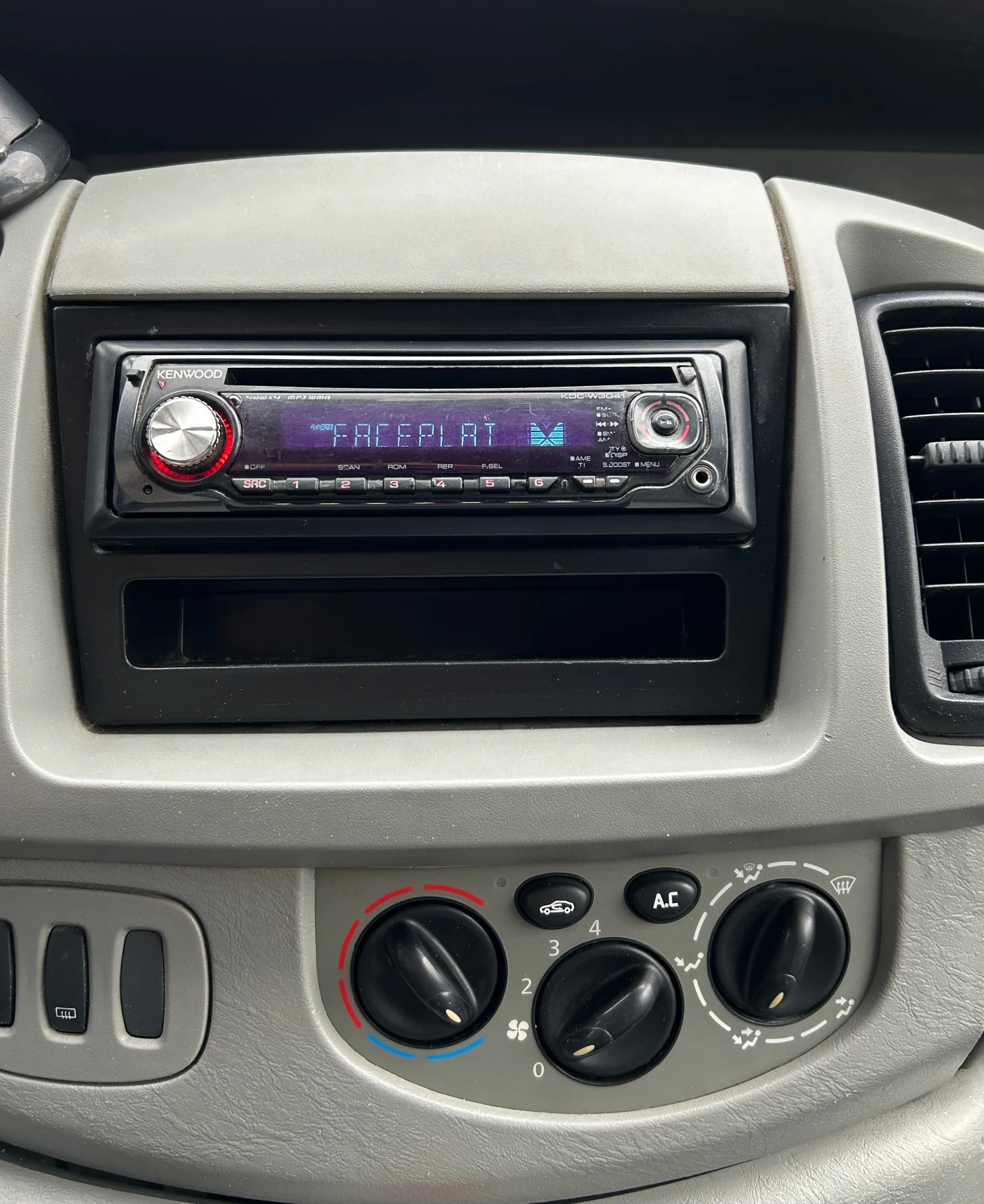 Opel Vivaro 2.5CDTI, 133HP, A/C, 6  | Mobile.bg   12