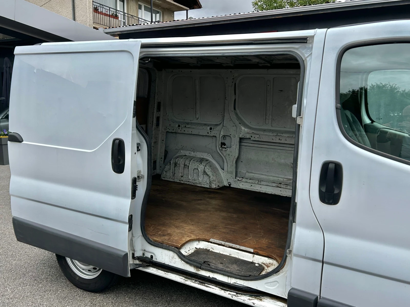 Opel Vivaro 2.5CDTI, 133HP, A/C, 6 СКОРОСТИ - изображение 9