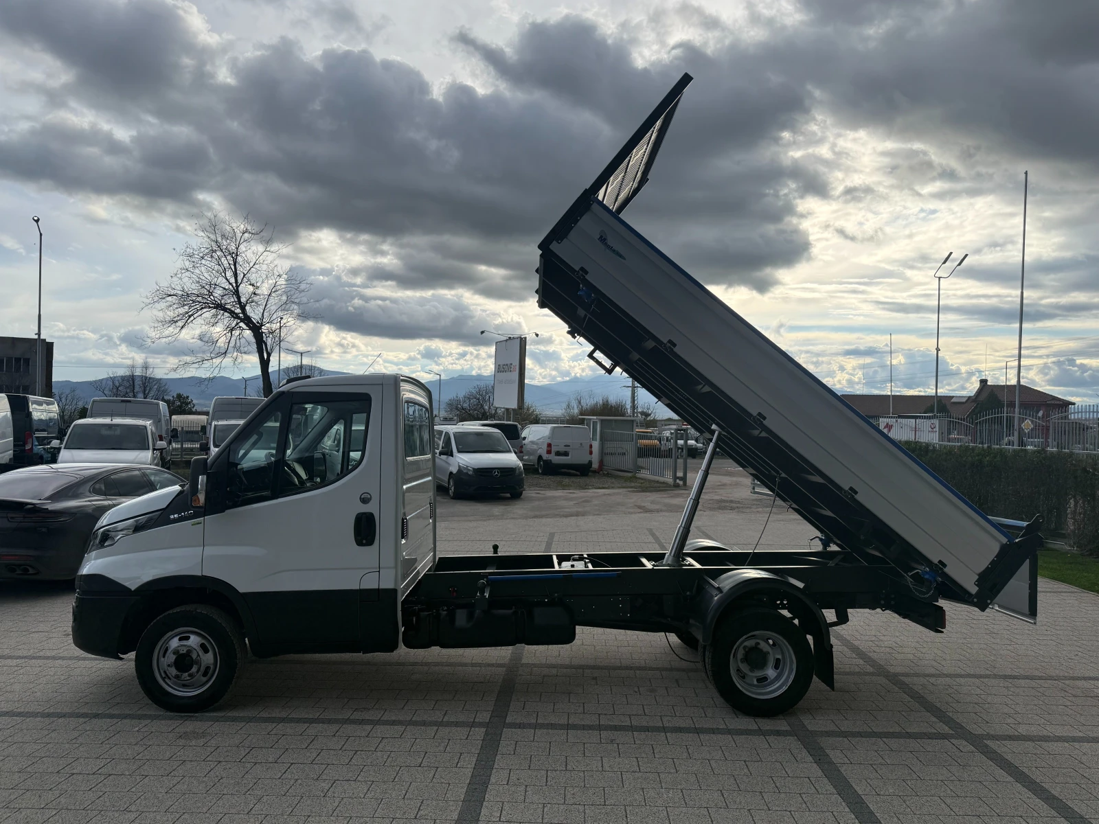 Iveco Daily 35-140 до 3.5т. 3.70м. Клима Euro 6  - 95000км!, снимка 4 - Бусове и автобуси - 54089833