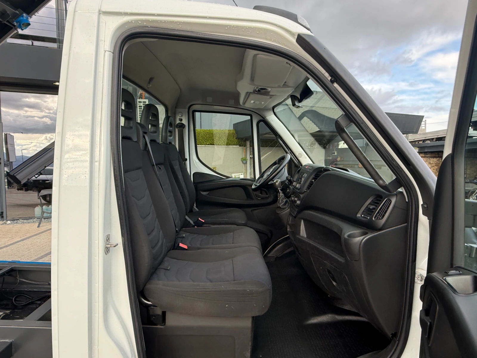 Iveco Daily 35-140 до 3.5т. 3.70м. Клима Euro 6  - 95000км!, снимка 12 - Бусове и автобуси - 54089833