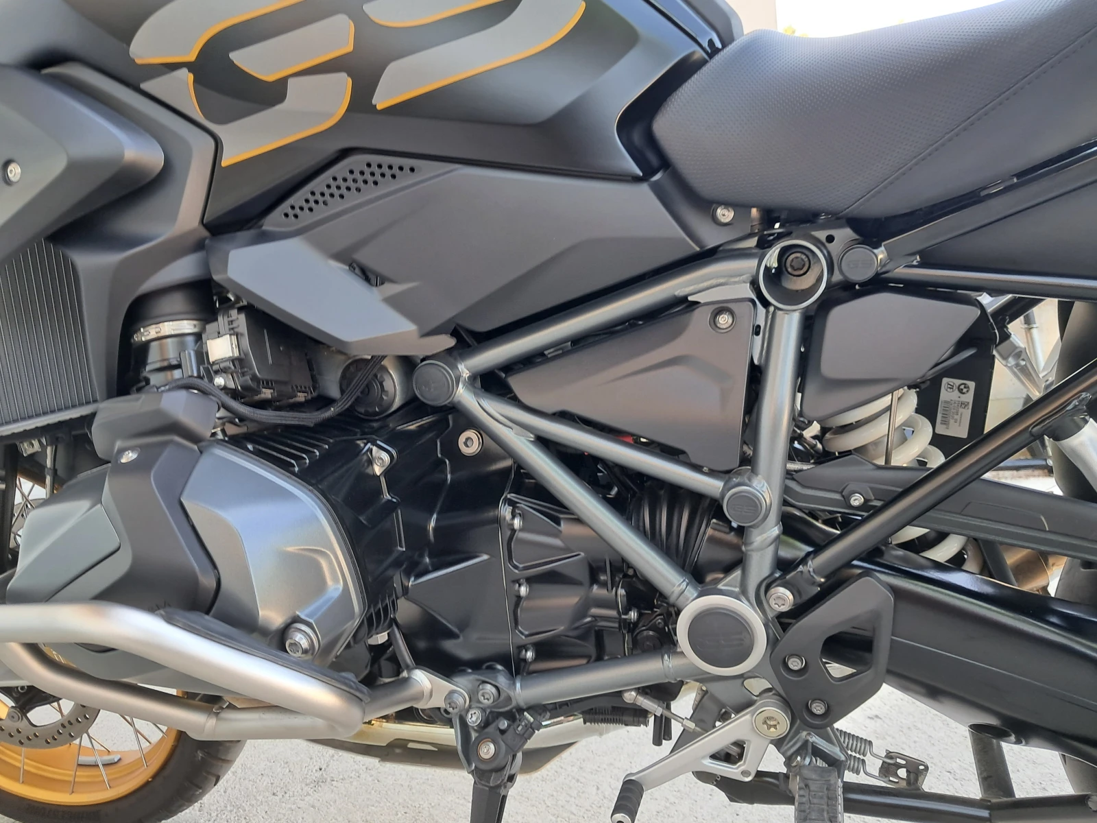 BMW R 1250 GS --1930 км-EXCLUSIVE Triple Black--НОВ, снимка 11 - Мотоциклети и мототехника - 55613247