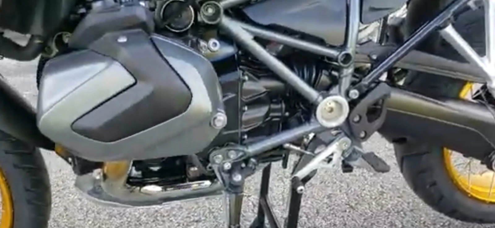 BMW R 1250 GS --1830 км-НОВ, снимка 12 - Мотоциклети и мототехника - 55613247