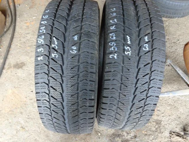 Гуми Зимни 235/65R16, снимка 2 - Гуми и джанти - 19429859