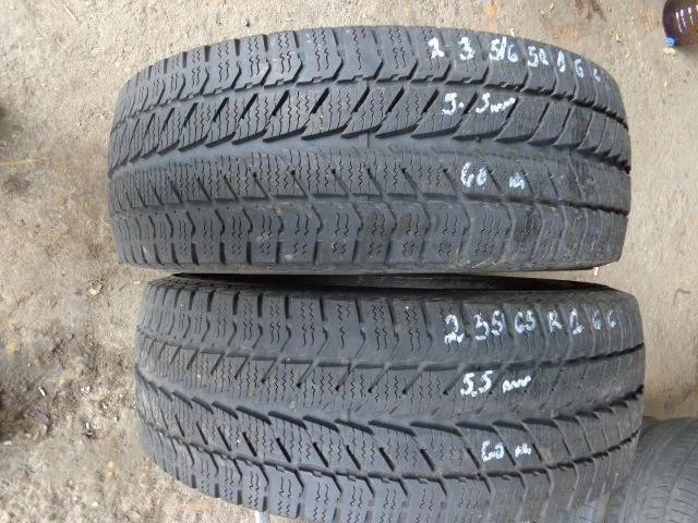 Гуми Зимни 235/65R16, снимка 4 - Гуми и джанти - 19429859