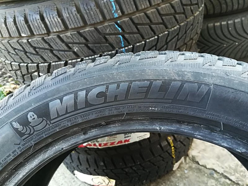 Гуми Зимни 215/50R17, снимка 5 - Гуми и джанти - 23732864