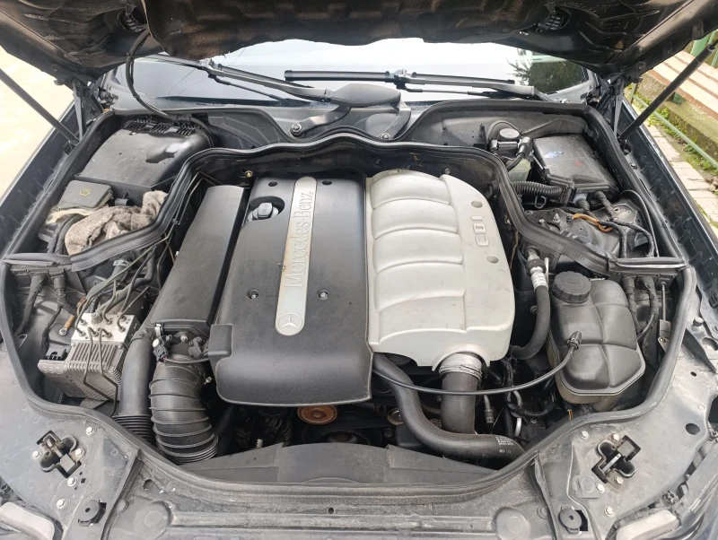 Mercedes-Benz E 220, снимка 10 - Автомобили и джипове - 53396746