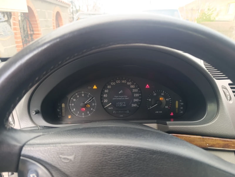 Mercedes-Benz E 220, снимка 6 - Автомобили и джипове - 53396746