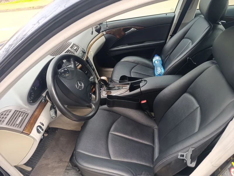 Mercedes-Benz E 220, снимка 7 - Автомобили и джипове - 53396746