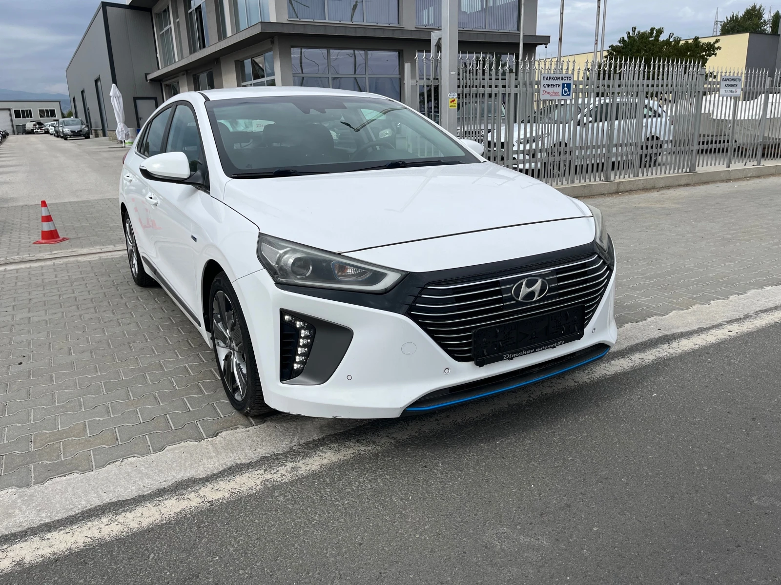 Hyundai Ioniq 1.6 Hybrid - изображение 2