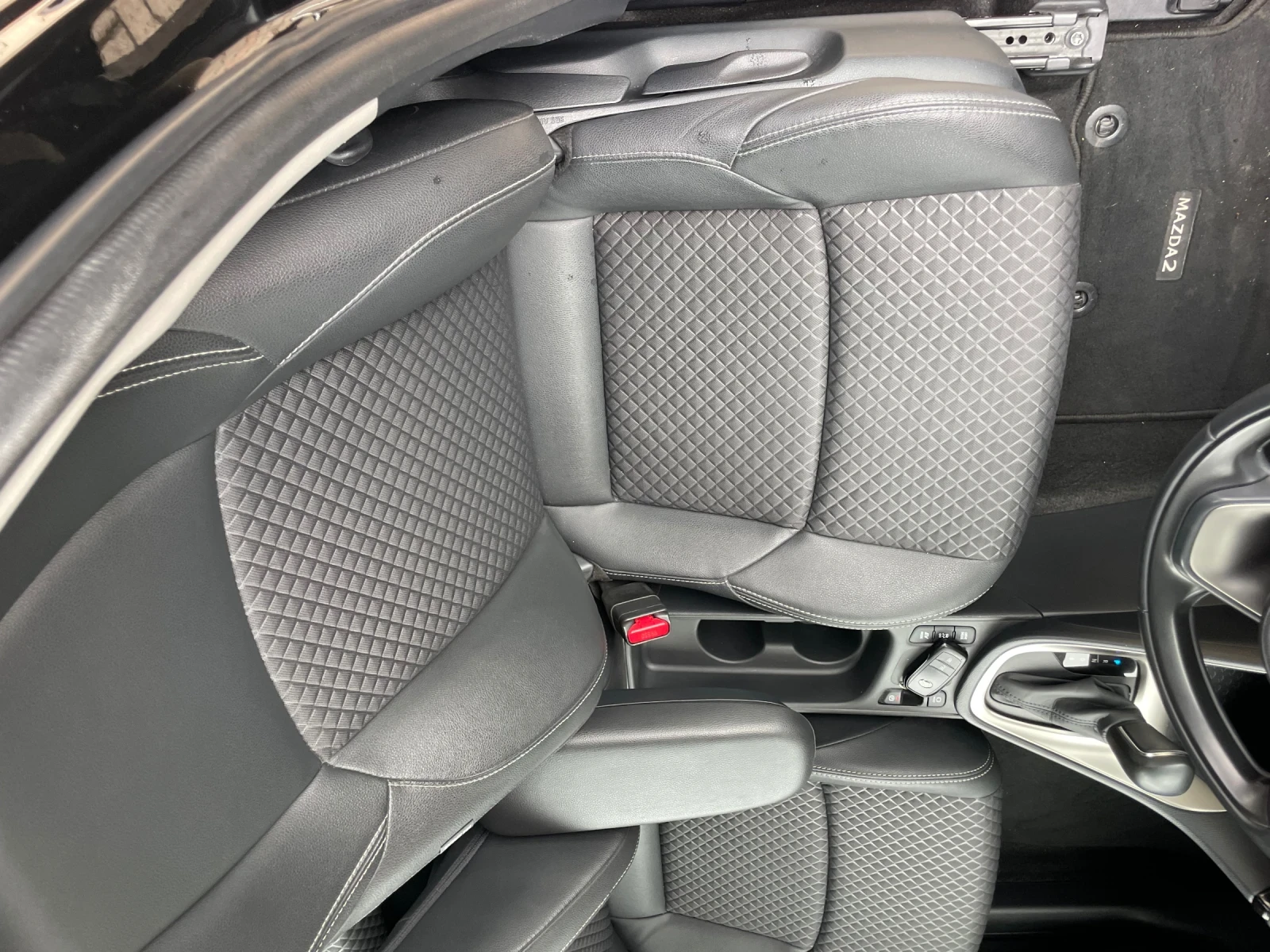 Mazda 2 1.5 бензин Hibrid Automatic - изображение 8