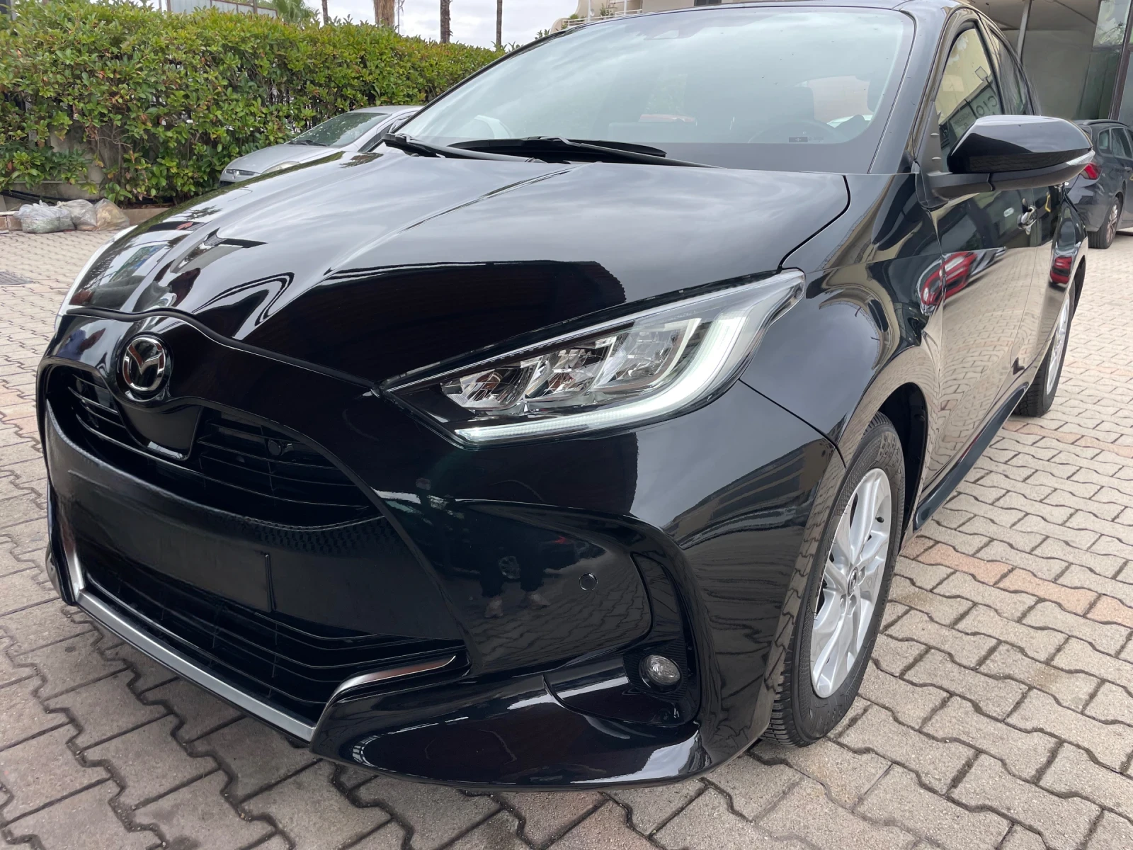 Mazda 2 1.5 бензин Hibrid Automatic - изображение 2
