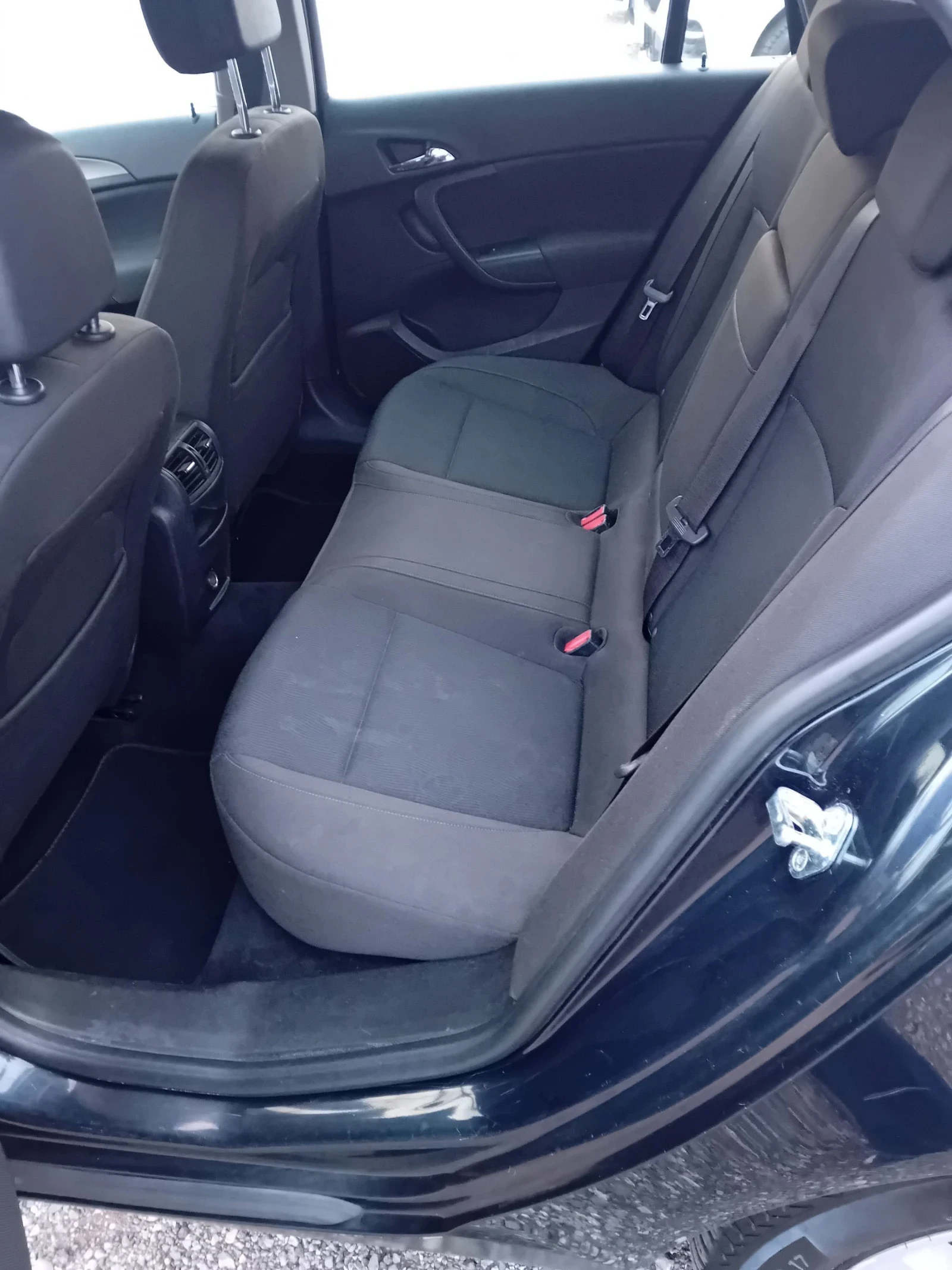 Opel Insignia Sport Tourer SW EURO 5, снимка 10 - Автомобили и джипове - 53929835