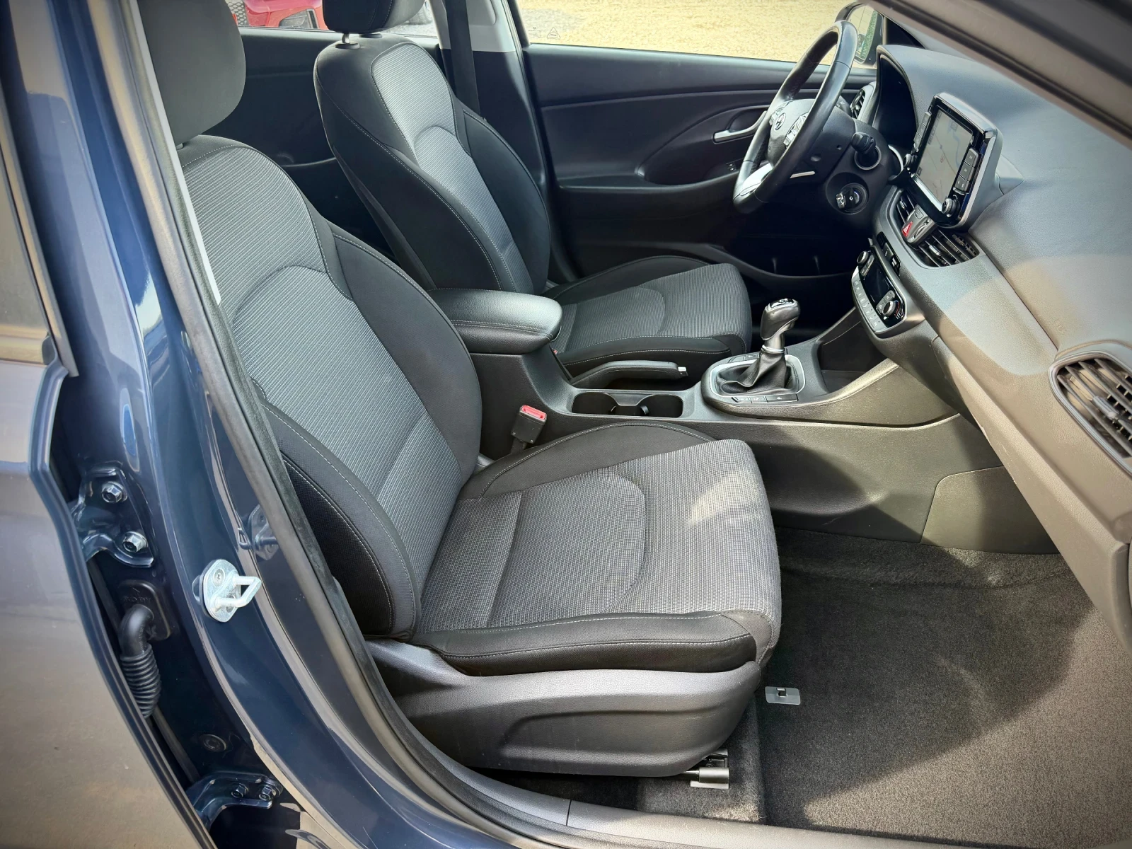 Hyundai I30 1.4 MPI* NAVI* CAMERA* LED, снимка 12 - Автомобили и джипове - 54233467