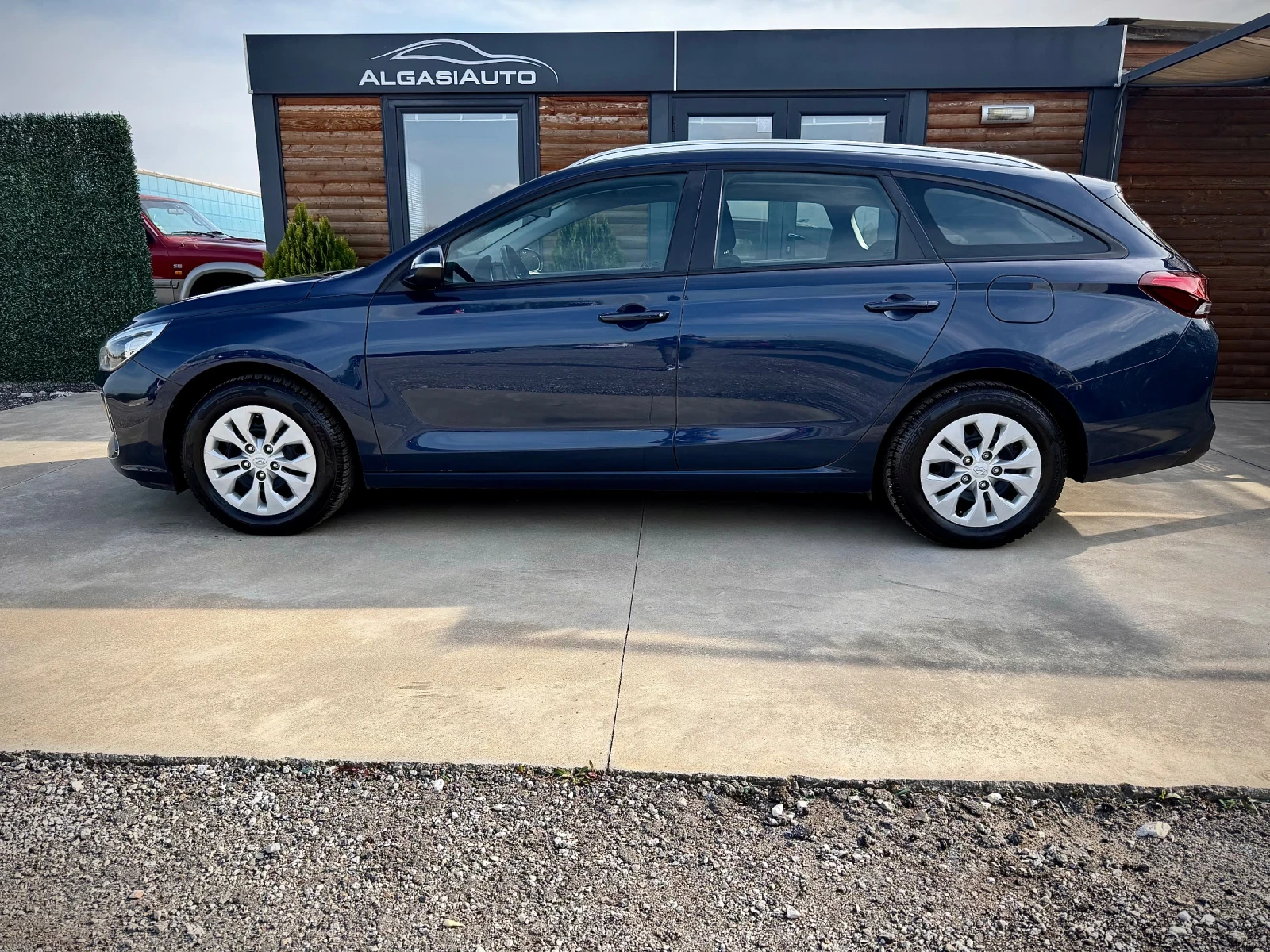 Hyundai I30 1.4 MPI* NAVI* CAMERA* LED, снимка 2 - Автомобили и джипове - 54233467