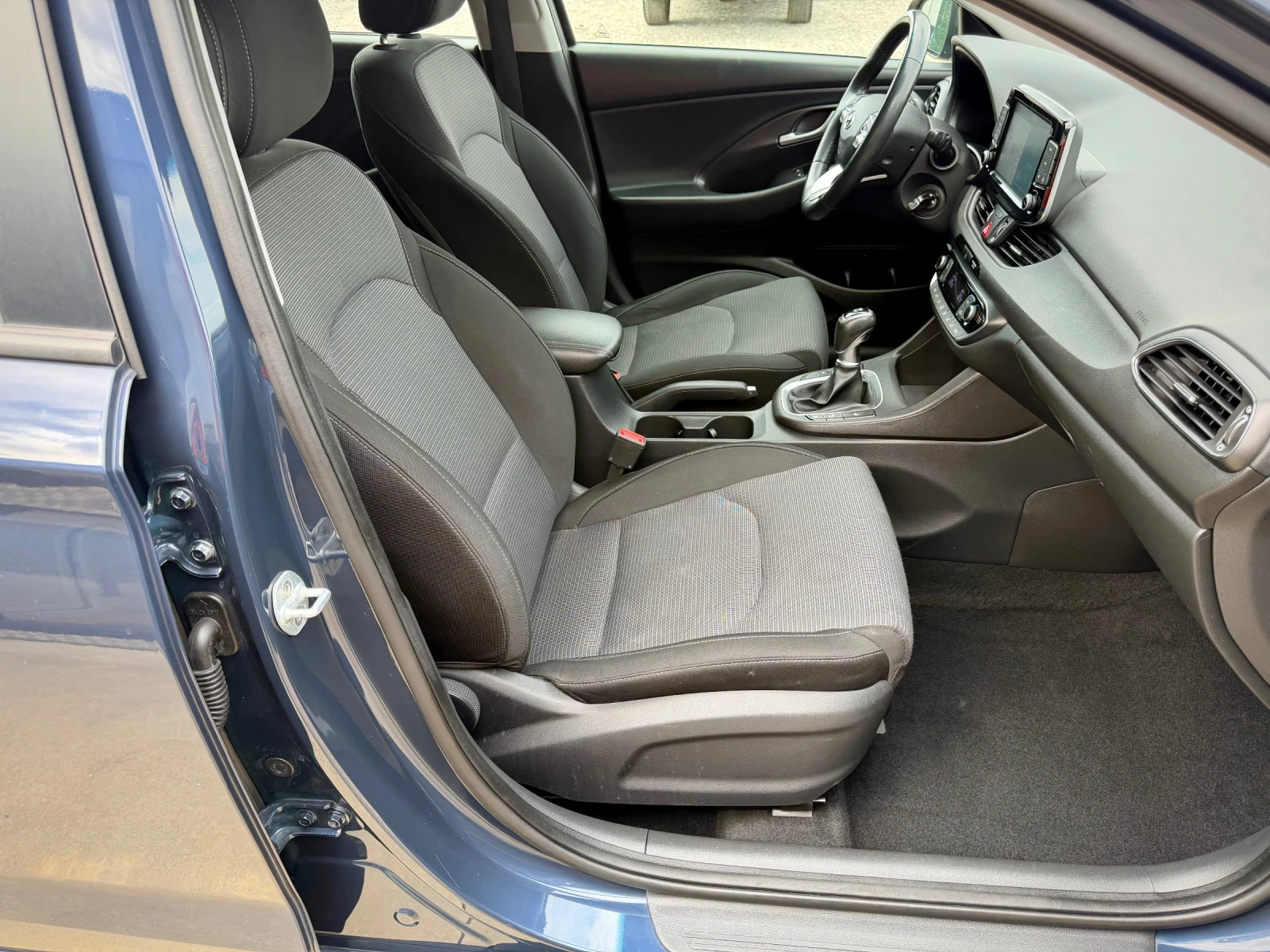 Hyundai I30 1.4 MPI* NAVI* CAMERA* LED | Mobile.bg � ����������� 12