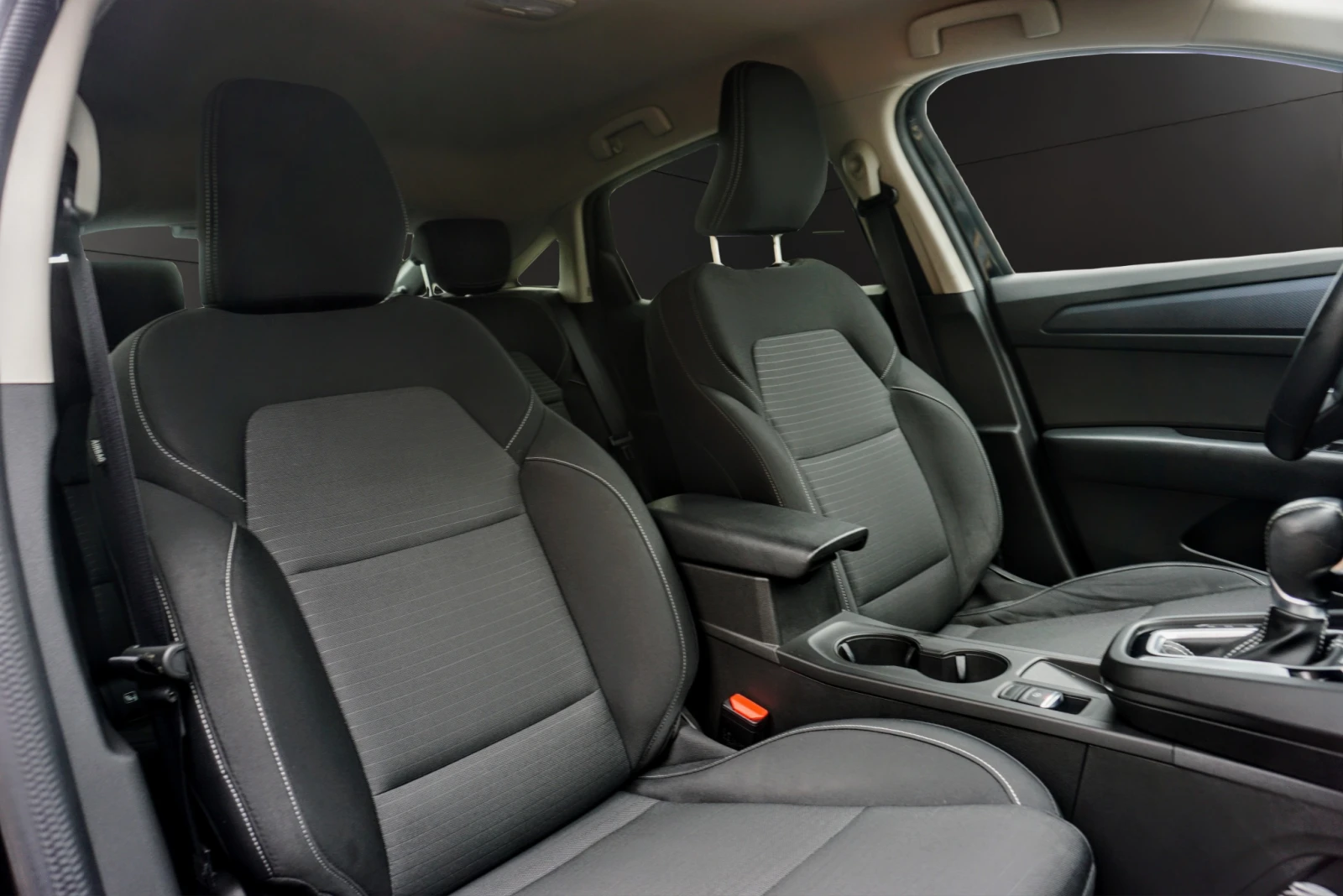 Renault Arkana 1.6H E-TECH HEV ICONIC, снимка 12 - Автомобили и джипове - 54484202