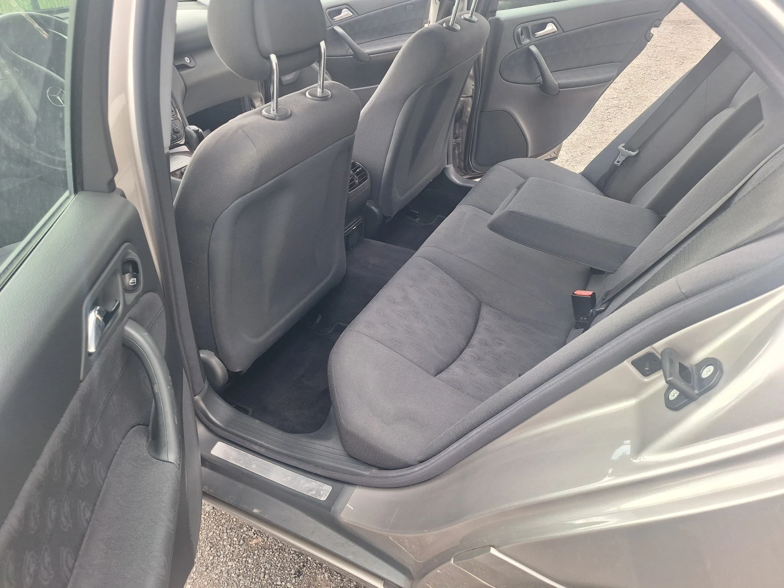 Mercedes-Benz C 180 1.8 kompresor, снимка 13 - Автомобили и джипове - 54643703