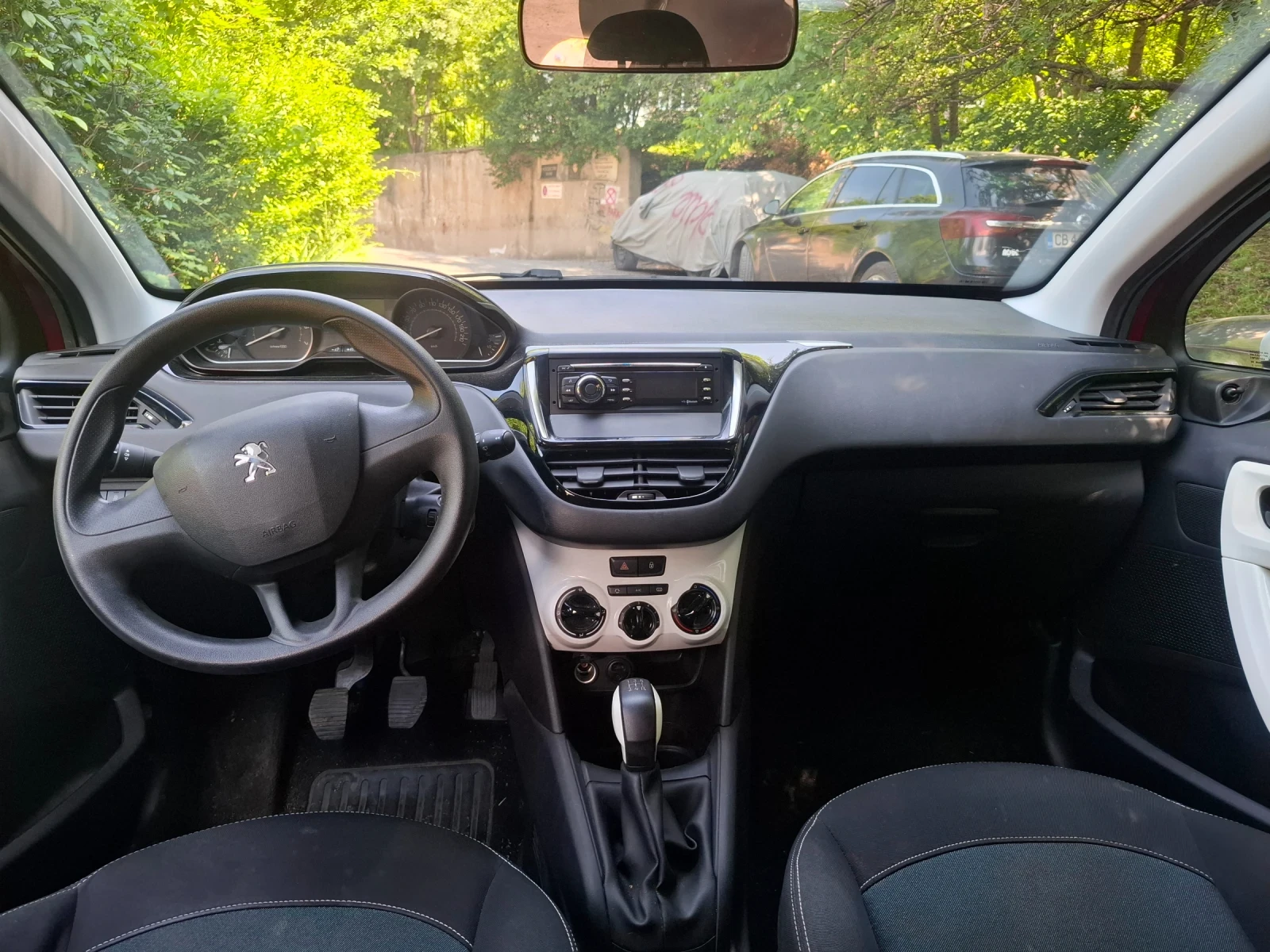 Peugeot 208, снимка 10 - Автомобили и джипове - 54876569