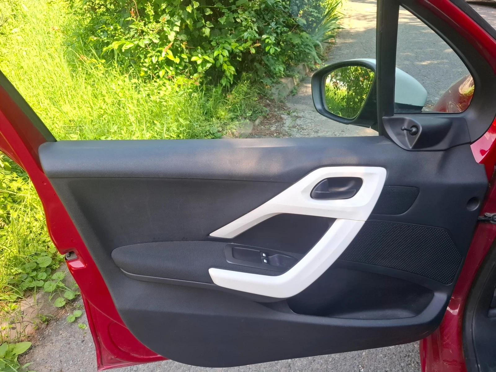 Peugeot 208, снимка 8 - Автомобили и джипове - 54876569