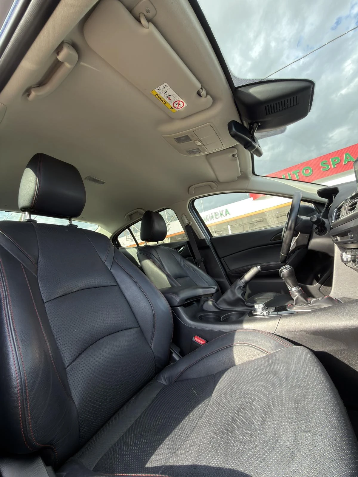 Mazda 3 Sedan/Full options/Distronic/Blind-spot и мн други, снимка 9 - Автомобили и джипове - 54924639
