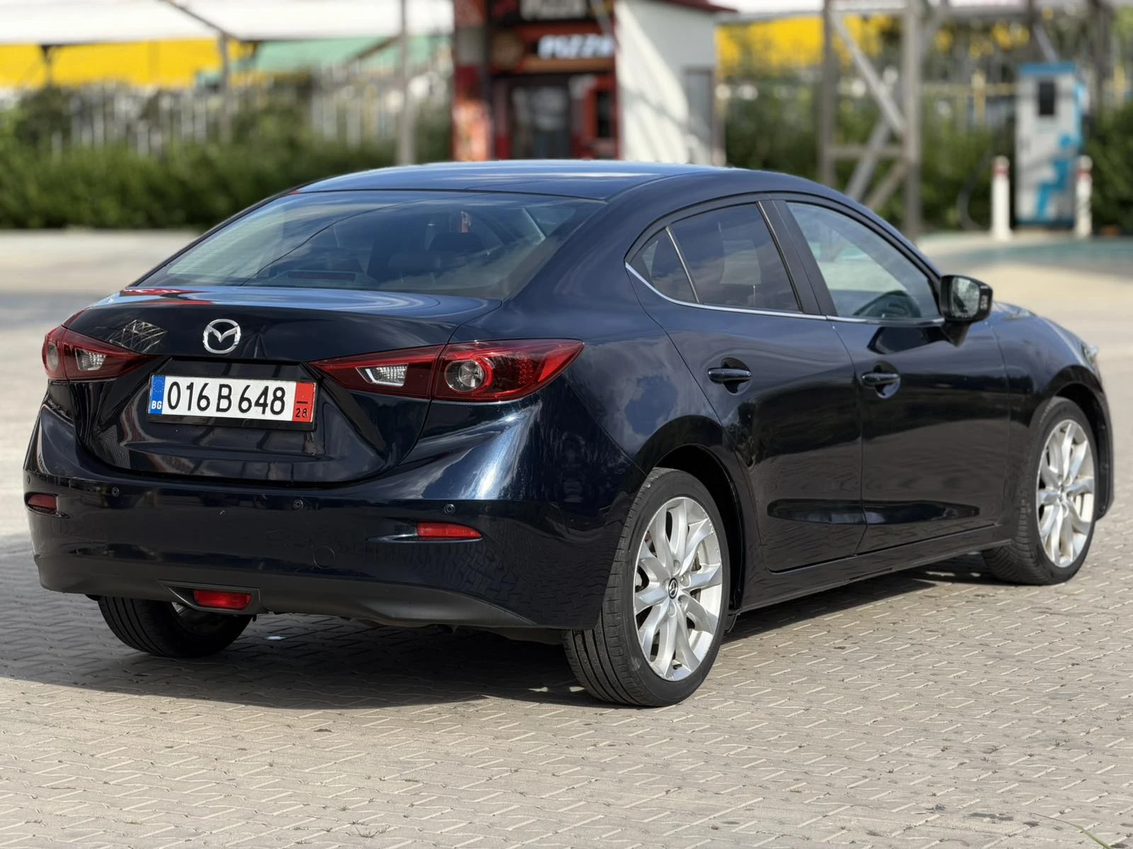 Mazda 3 Sedan/Full options/Distronic/Blind-spot и мн други, снимка 4 - Автомобили и джипове - 54924639