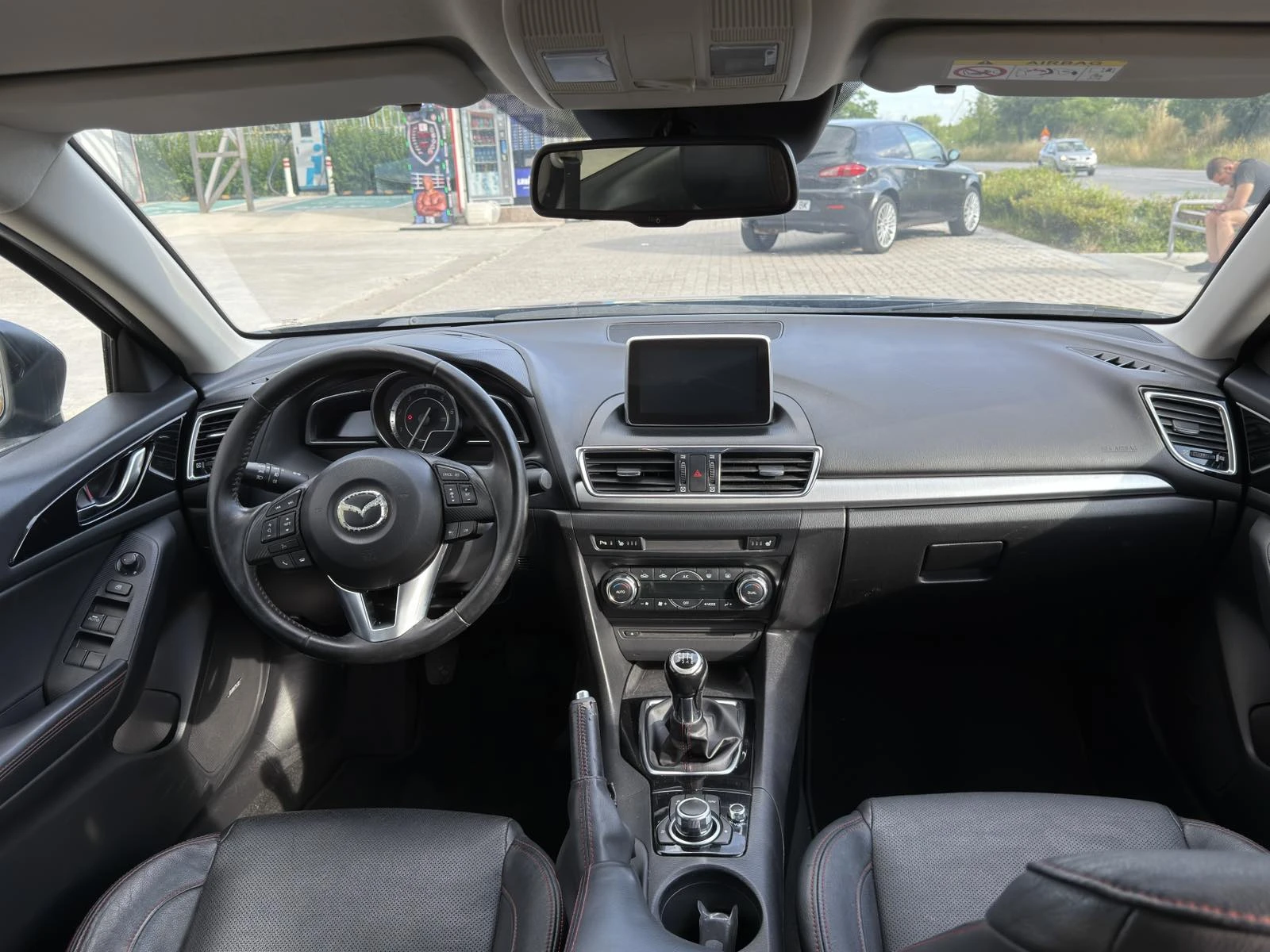 Mazda 3 Sedan/Full options/Distronic/Blind-spot и мн други, снимка 5 - Автомобили и джипове - 54924639