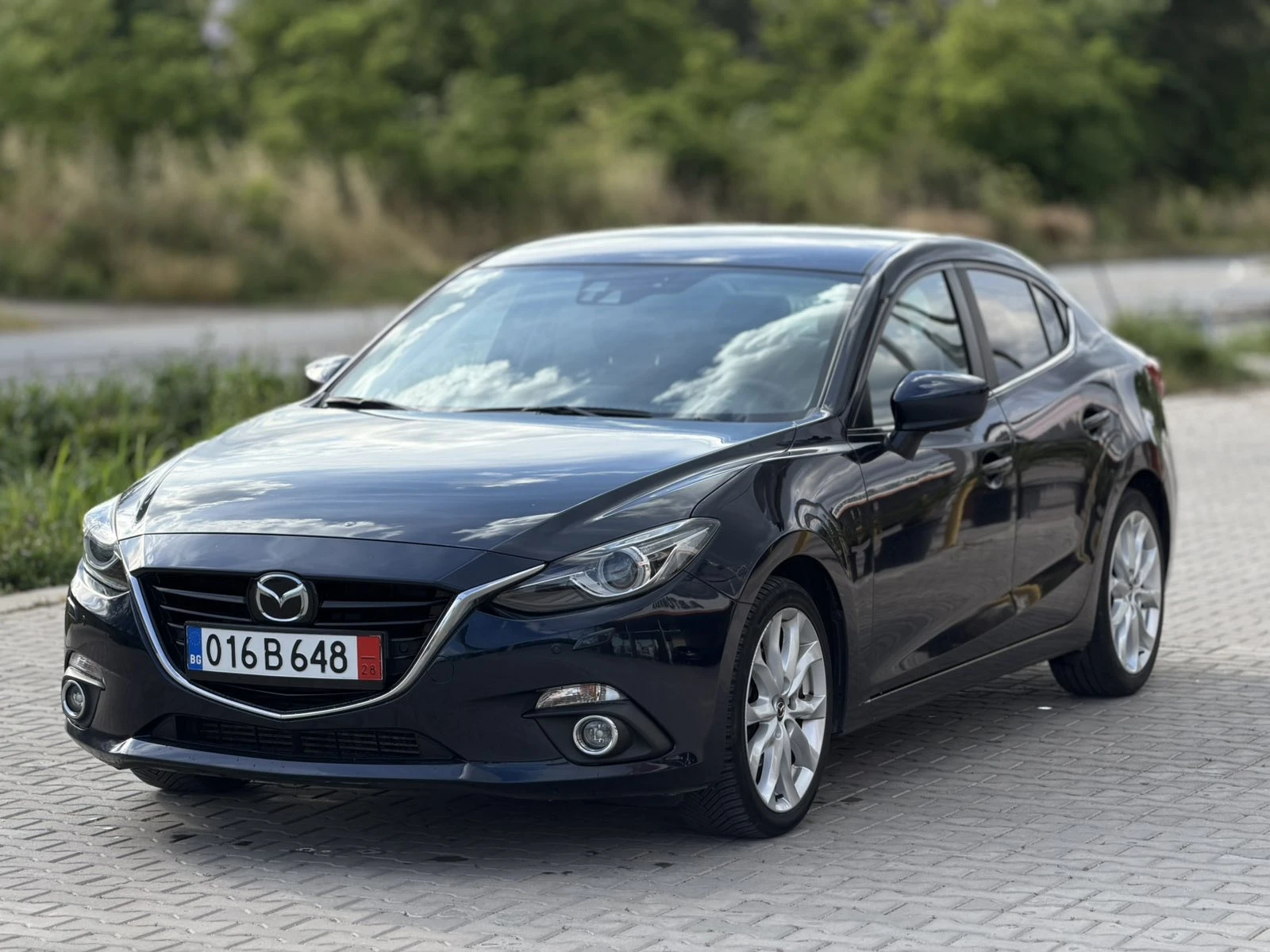 Mazda 3 Sedan/Full options/Distronic/Blind-spot и мн други, снимка 2 - Автомобили и джипове - 54924639