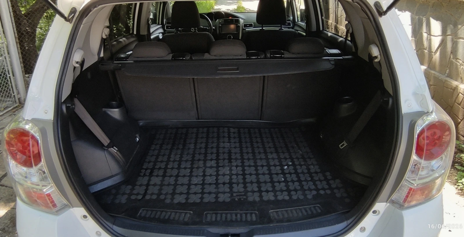 Toyota Verso, снимка 13 - Автомобили и джипове - 54959060