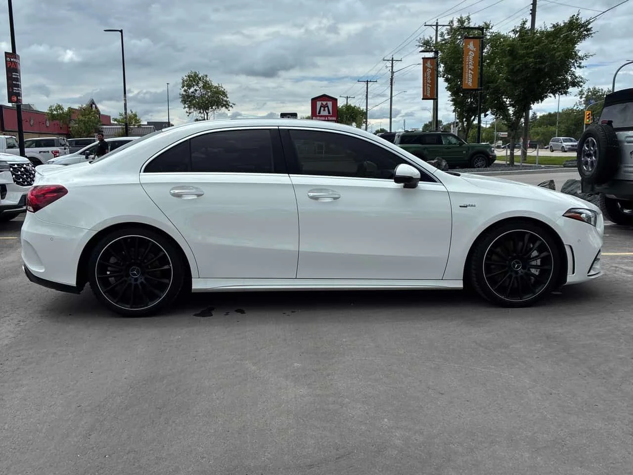 Mercedes-Benz A 35 AMG/CARFAX/DISTRONIC/КЛИП НА МОТОРА , снимка 3 - Автомобили и джипове - 55085324