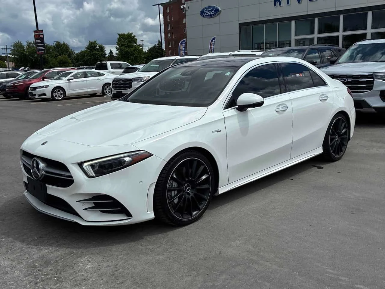 Mercedes-Benz A 35 AMG/CARFAX/DISTRONIC/КЛИП НА МОТОРА 