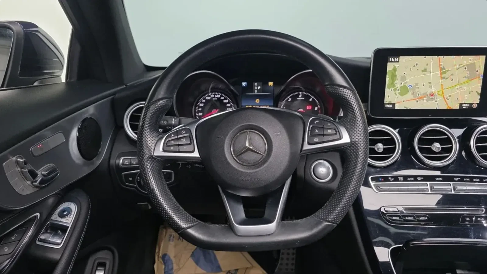 Mercedes-Benz C 220 d / AMG ПАКЕТ / HUD, снимка 17 - Автомобили и джипове - 55320111