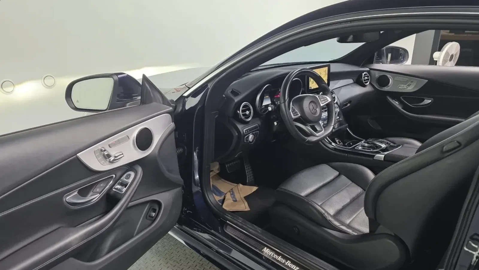 Mercedes-Benz C 220 d / AMG ПАКЕТ / HUD, снимка 15 - Автомобили и джипове - 55320111