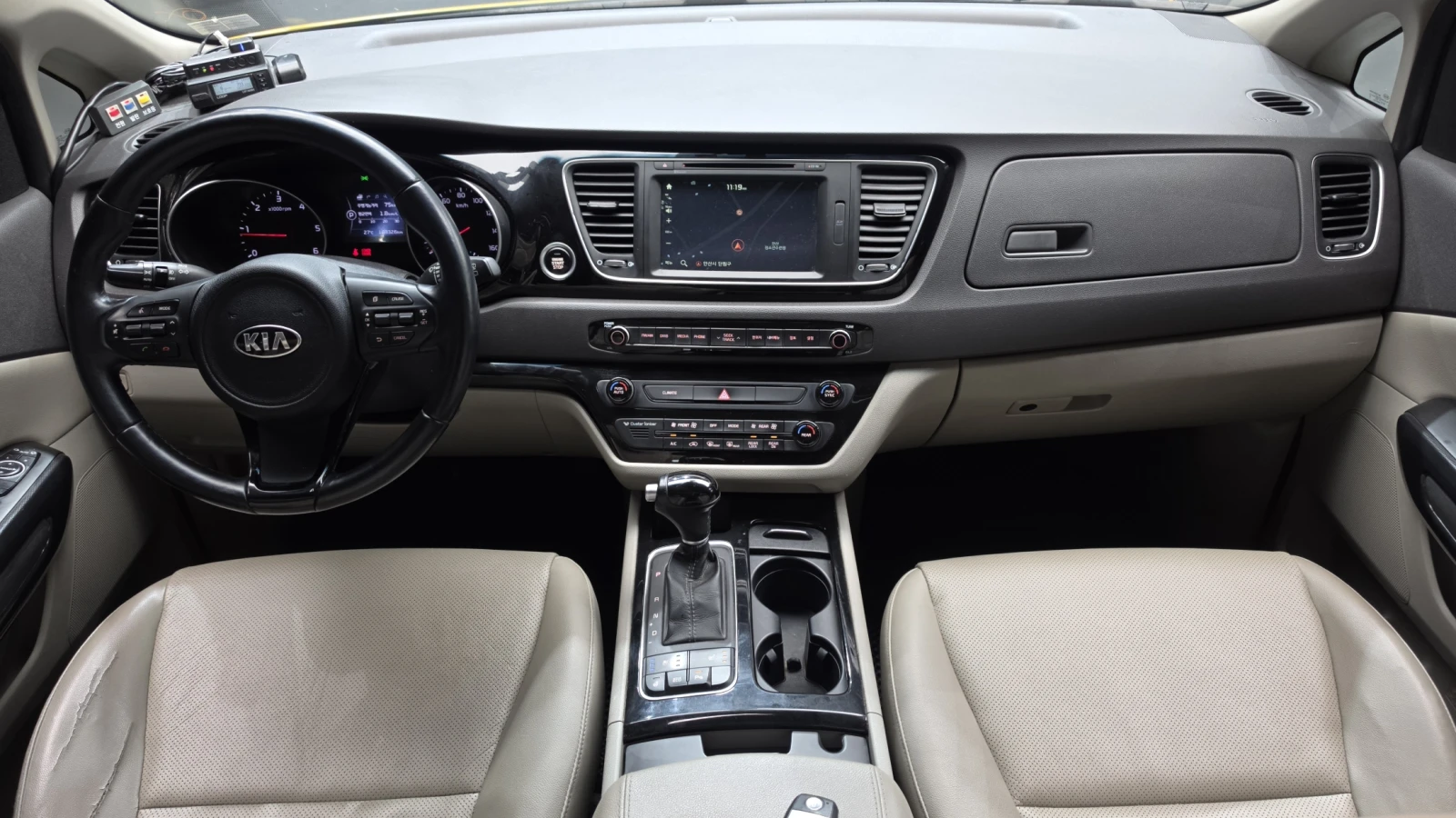 Kia Carnival ПОДГРЕВ ВОЛАН* ЛЮК* КРАЙНА ЦЕНА, снимка 7 - Автомобили и джипове - 56024525