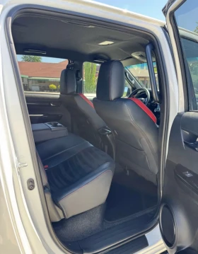 Toyota Hilux 2.8GR Sport Гаранция , снимка 7
