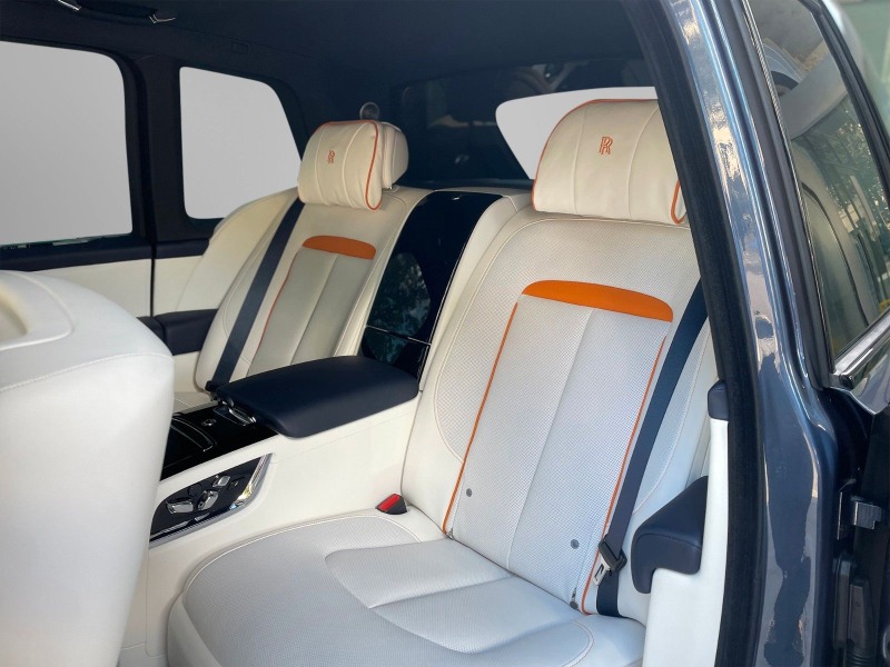 Rolls-Royce Cullinan = NEW= Shooting Star Roof Гаранция, снимка 12 - Автомобили и джипове - 46696754