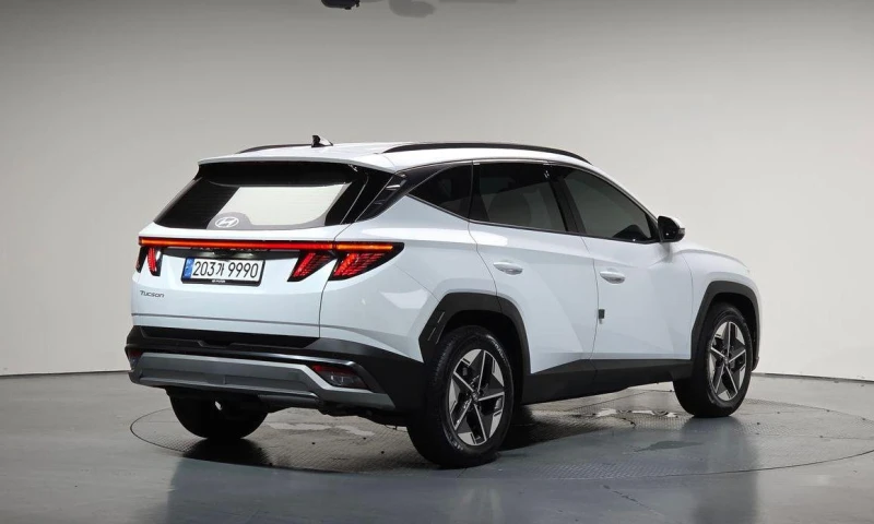 Hyundai Tucson Diesel 2.0 2WD Inspiration, снимка 2 - Автомобили и джипове - 52046456