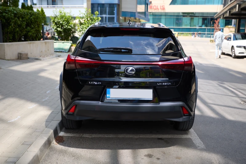 Lexus UX 250h, снимка 6 - Автомобили и джипове - 53260130