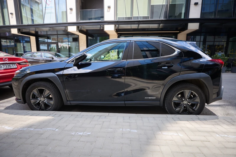 Lexus UX 250h, снимка 8 - Автомобили и джипове - 53260130