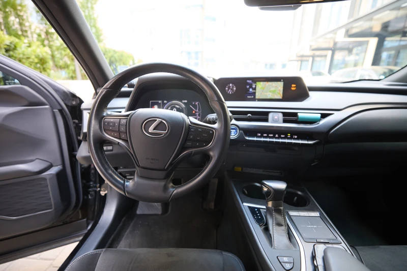 Lexus UX 250h, снимка 11 - Автомобили и джипове - 53260130