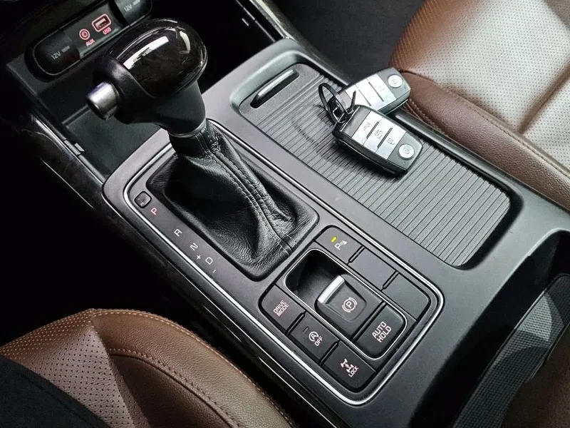 Kia Sorento 2.2 CRDI 4WD, снимка 9 - Автомобили и джипове - 54269525