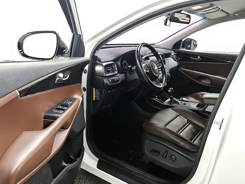 Kia Sorento 2.2 CRDI 4WD, снимка 10 - Автомобили и джипове - 54269525