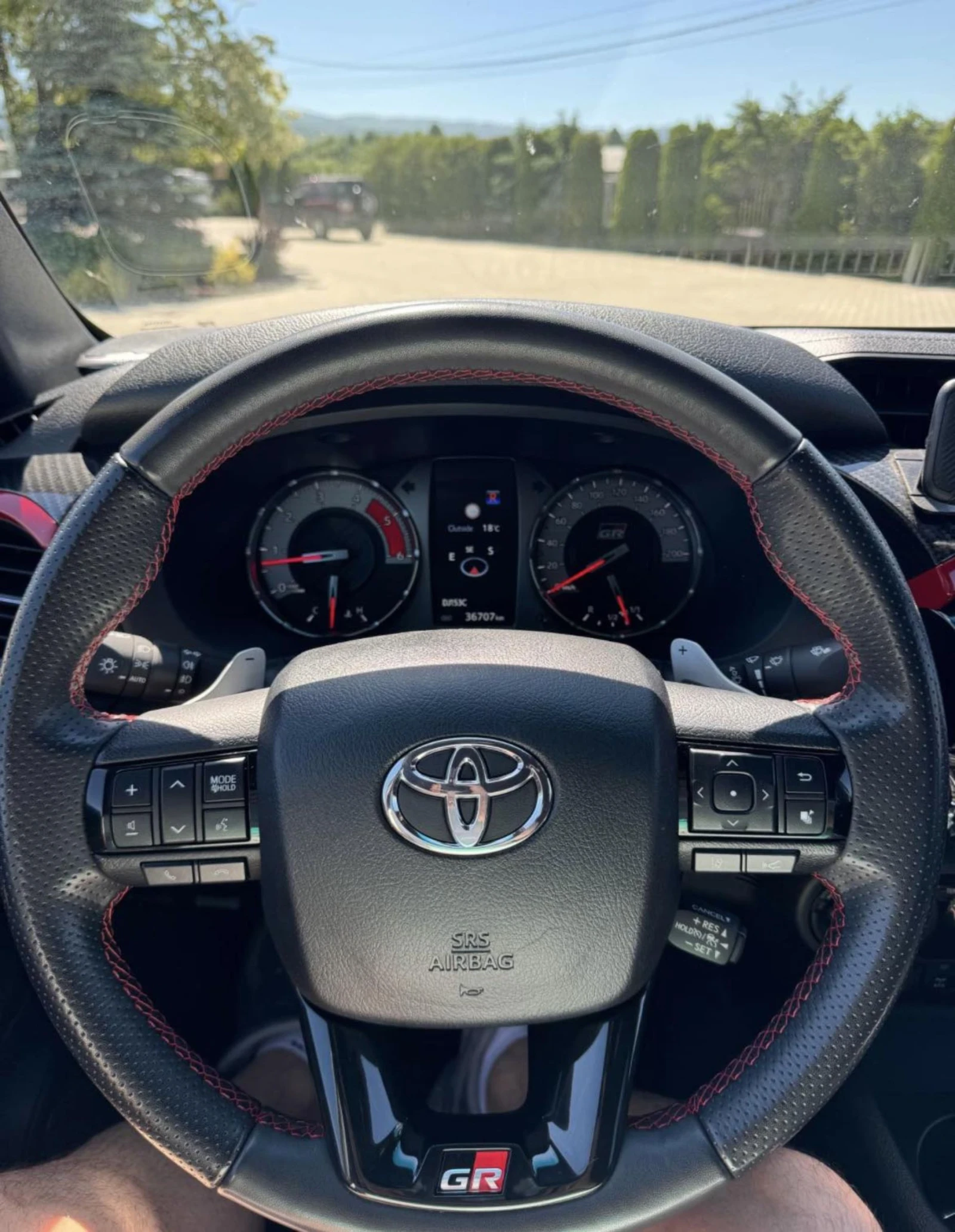 Toyota Hilux 2.8GR Sport Гаранция , снимка 8 - Автомобили и джипове - 54682514