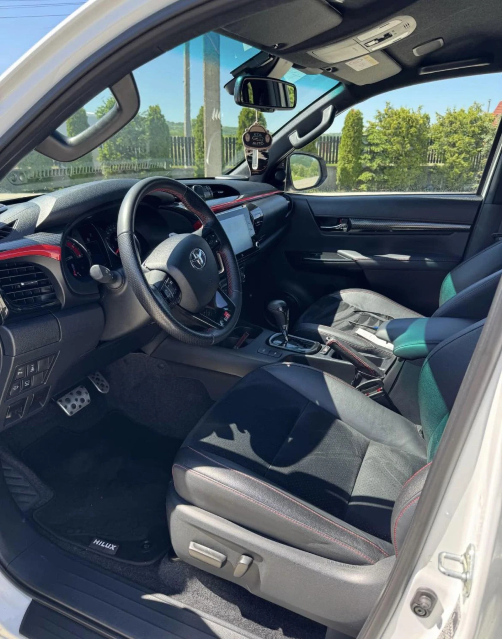 Toyota Hilux 2.8GR Sport Гаранция , снимка 10 - Автомобили и джипове - 54682514